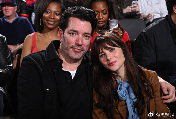 kaiyun-著名女演员观战洛城德比！她被誉为美国甜心 哈士奇蓝眼睛超迷人|佐伊-丹斯切尔|湖人|佐伊·丹斯切尔|洛杉矶快船队|洛杉矶湖人队_新浪体育_新浪新闻